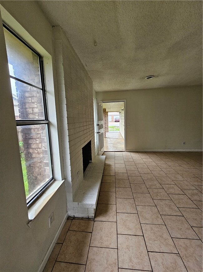 Building Photo - 708 S 23rd St
