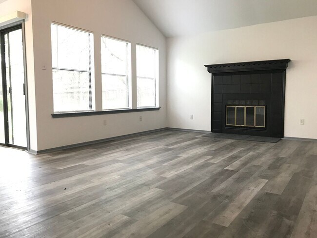 Primary Photo - 3/2 in COPPERFIELD