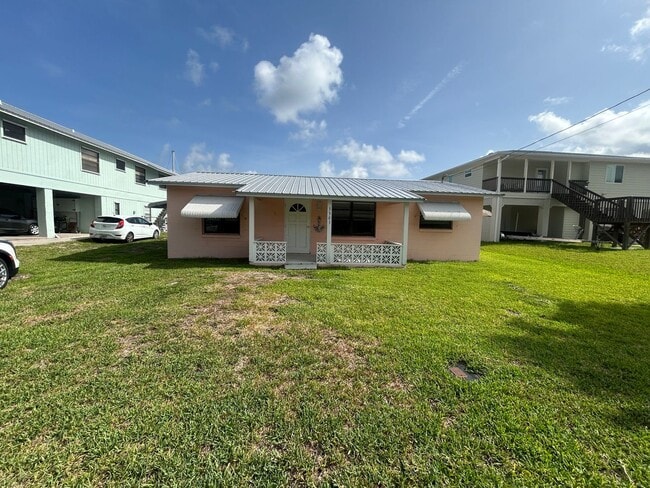 Building Photo - DIRECT GULF ACCESS 2/2 FOR RENT