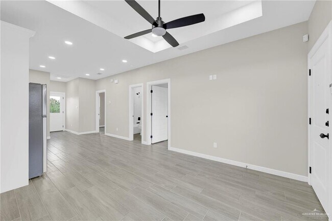 Building Photo - 12 Crestview St