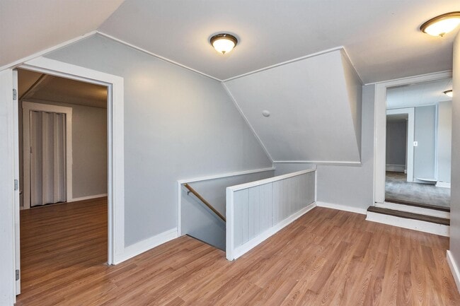 Building Photo - 27 School St