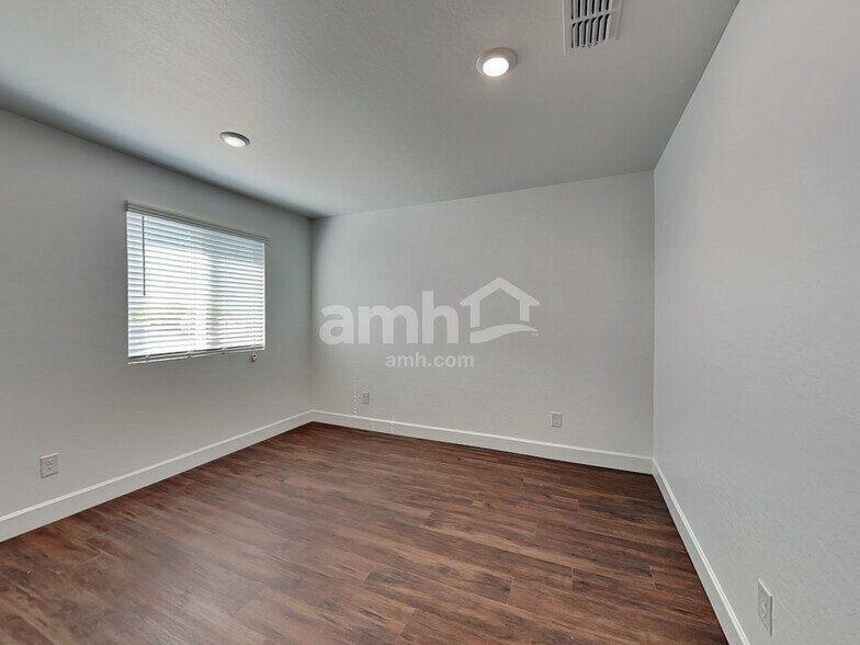 Building Photo - 17161 W Golden Ln