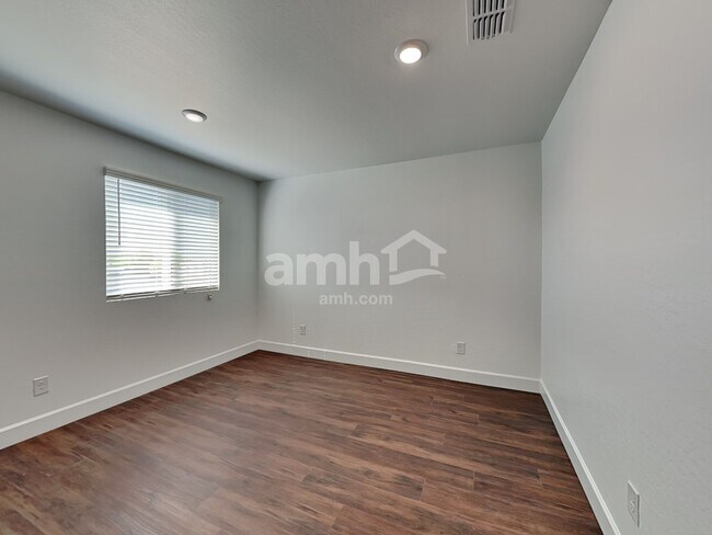 Building Photo - 17161 W Golden Ln