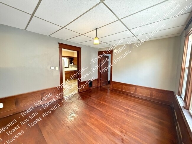 Building Photo - 418 Colvin Ave