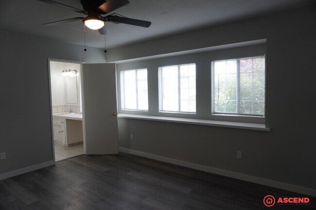 Building Photo - 6201 Hartman Ave