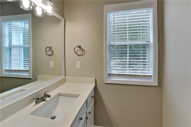 Building Photo - 3468 Erin Glen NW