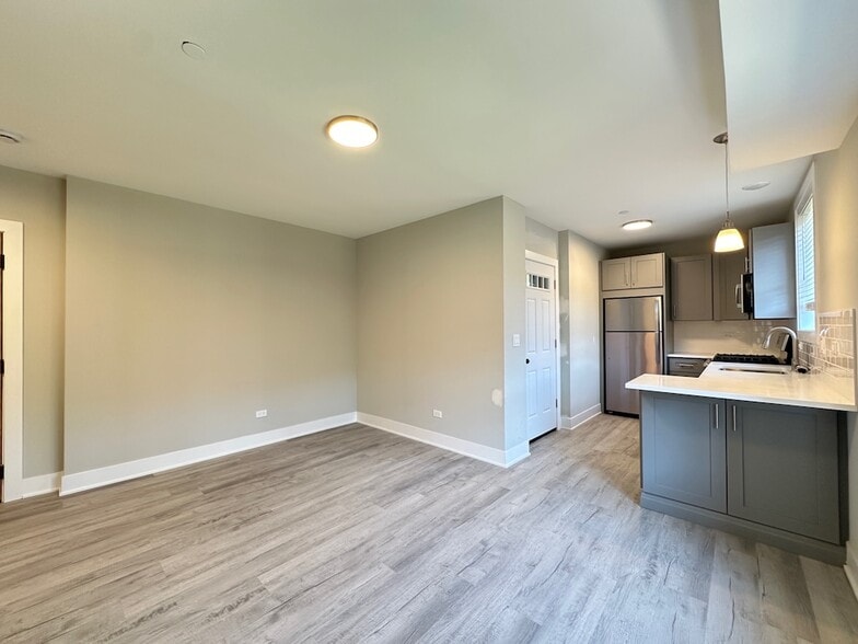 Building Photo - 1142 Oak Ave