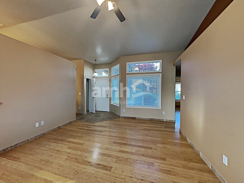 Building Photo - 11115 W Rose Lake St