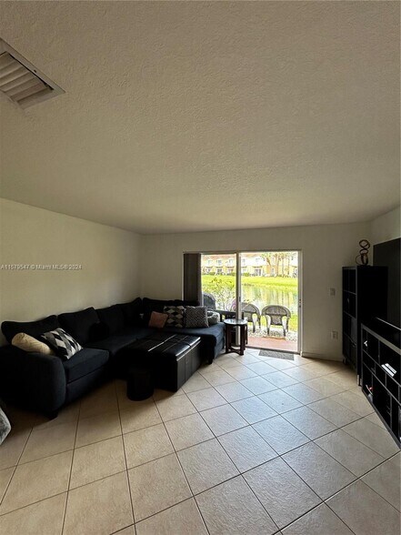 Building Photo - 12805 SW 31st Ct