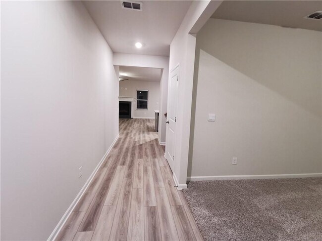 Building Photo - 6025 White Sycamore Pl