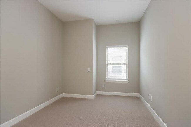 Building Photo - 5102 Royal Heath Dr