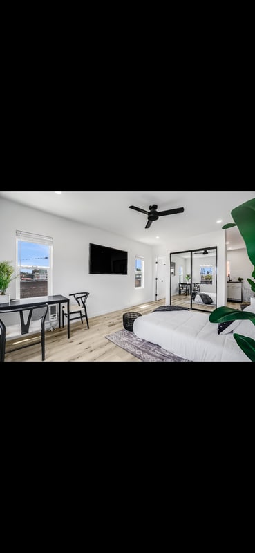 Building Photo - 523 Main St