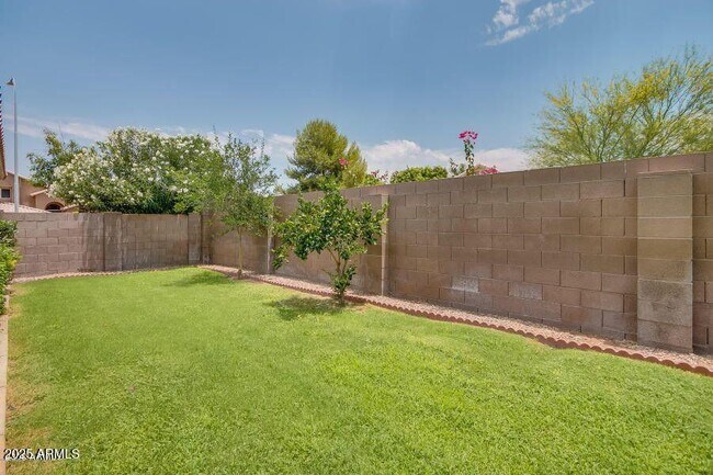 Building Photo - 3163 W Stephens Pl