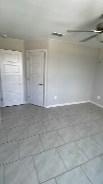 Building Photo - 2369 Grove Ln