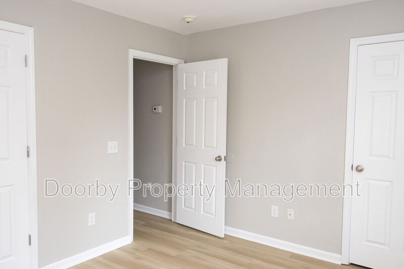 Building Photo - 3635 6th Ave