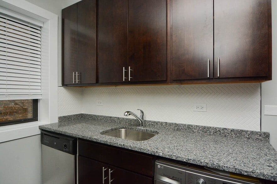 Building Photo - 1133 Maple Ave