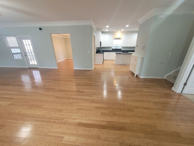 Building Photo - Stunning 4 Bedroom, 2.5 Bath Home Just 3 Blocks to Chesapeake Bay