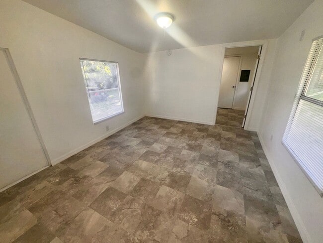 Building Photo - 1157 S Christiana Ave