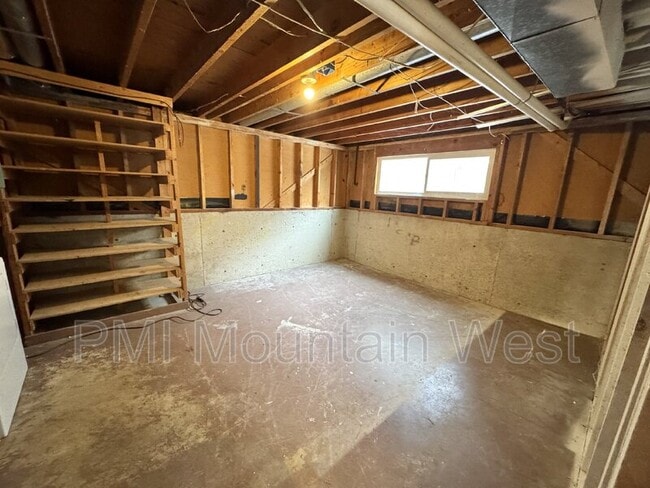 Building Photo - 4927 W Pavant Ave