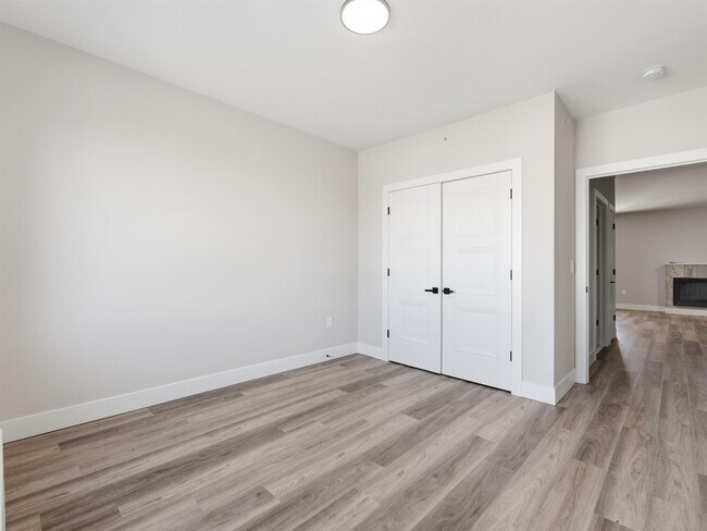 Building Photo - 304 61st St