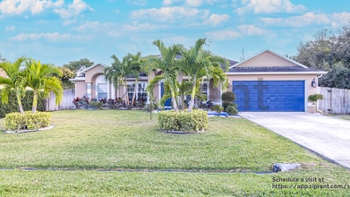 Building Photo - 714 SW Sardinia Ave