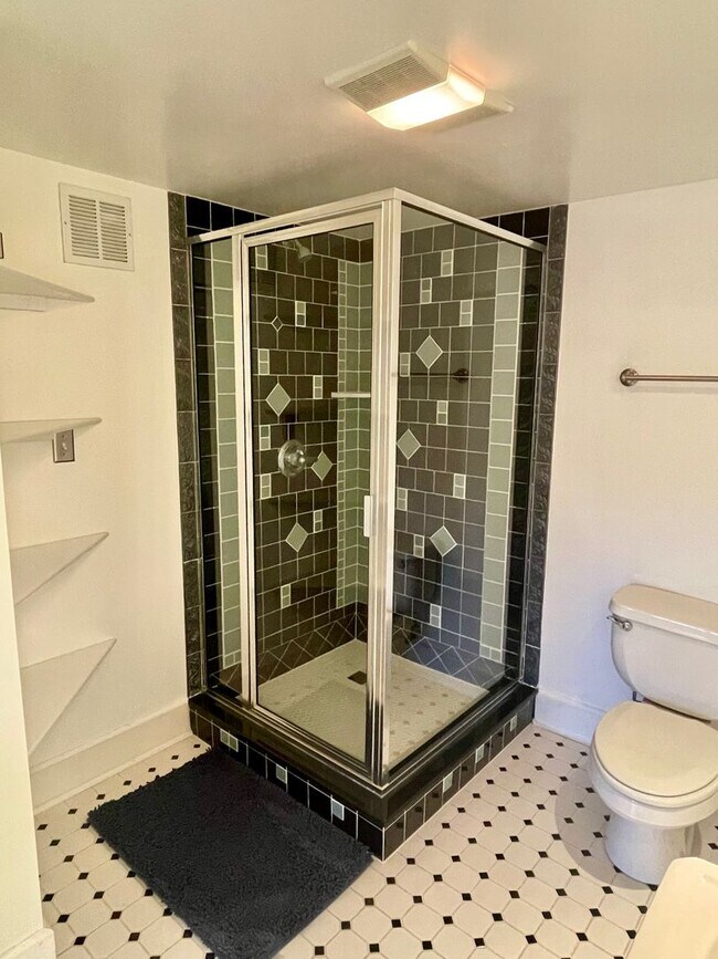 Building Photo - Great Montford location, Partially Furnished Studio Apartment, Utilities Included!
