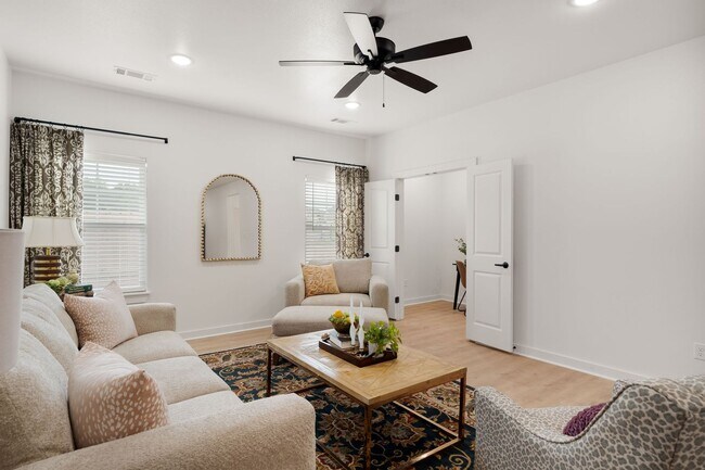 Building Photo - 8912 Cantera Dr