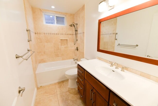 Building Photo - 251 Avenida Madrid