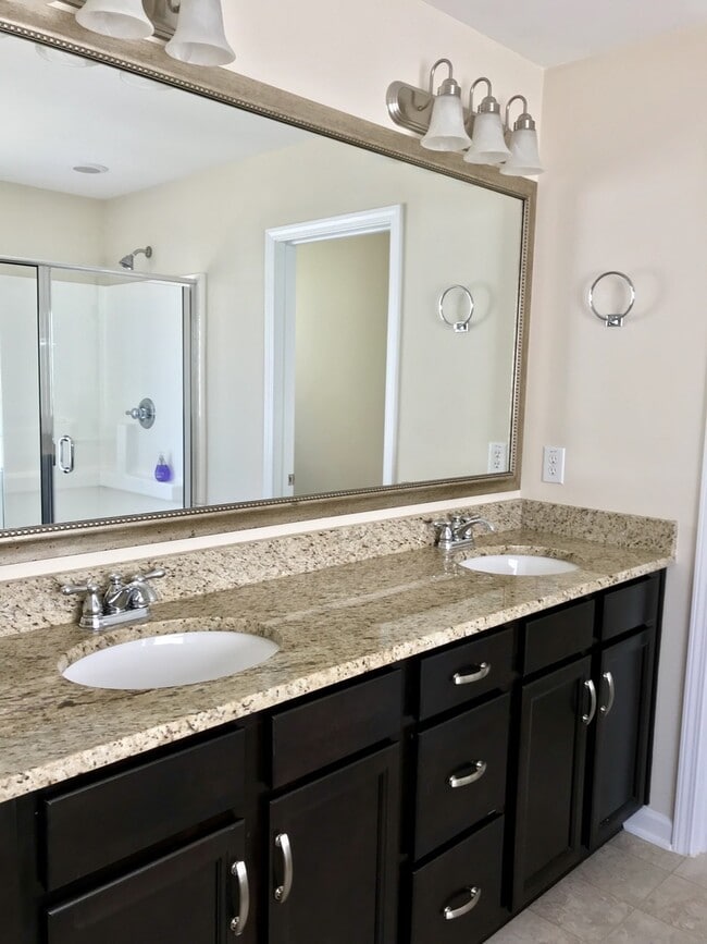 Building Photo - Beautiful Home in West Ashley!