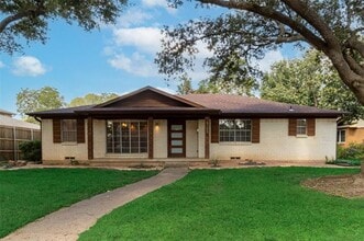 Building Photo - 5715 Hillcroft St