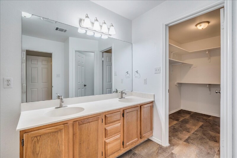 Building Photo - 14710 Montoro Dr