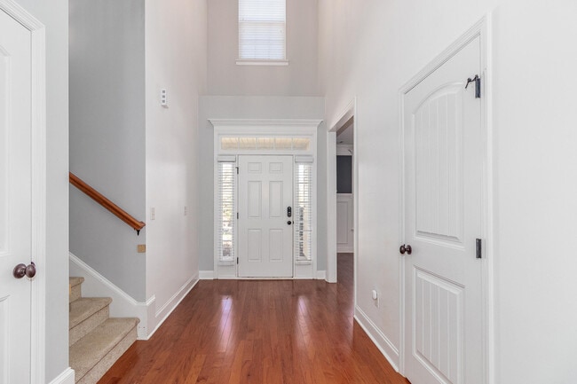 Building Photo - 4025-4025 Stowe Dr