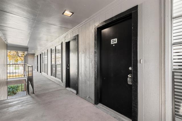 Building Photo - 320 E 4th St