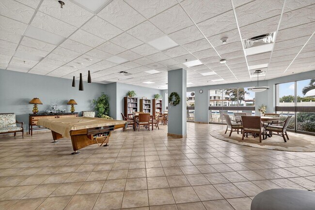 Building Photo - 9960 S Ocean Dr