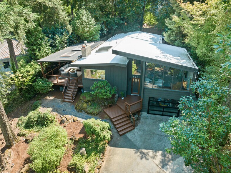 Building Photo - 570 Middlecrest Rd