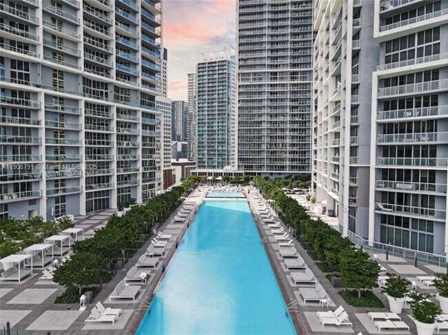 Building Photo - 485 Brickell Ave