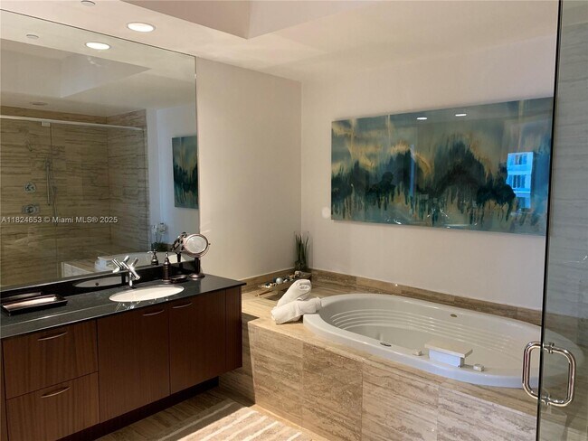 Building Photo - 16001 Collins Ave