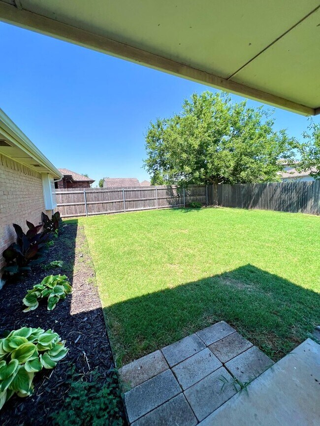 Building Photo - 4 bedroom with Storm Shelter in Yukon Gate...