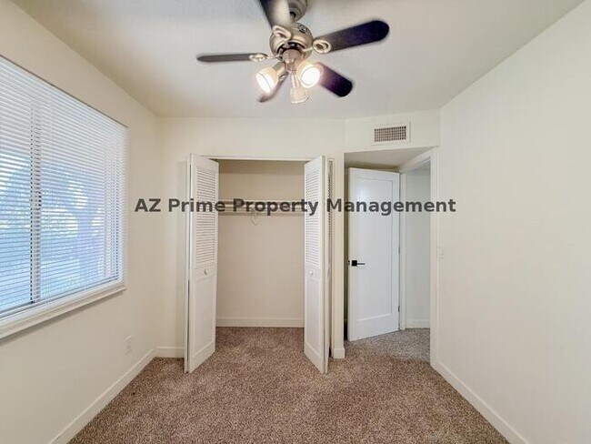 Building Photo - 4440 W Solano Dr N