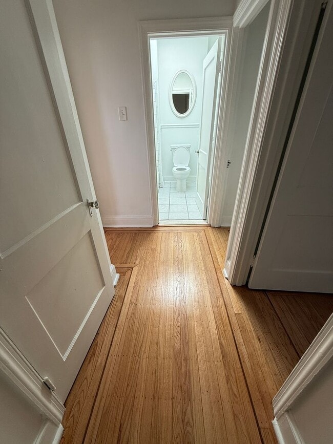 Building Photo - Spacious 3 Bedroom Townhome in Historic Ed...