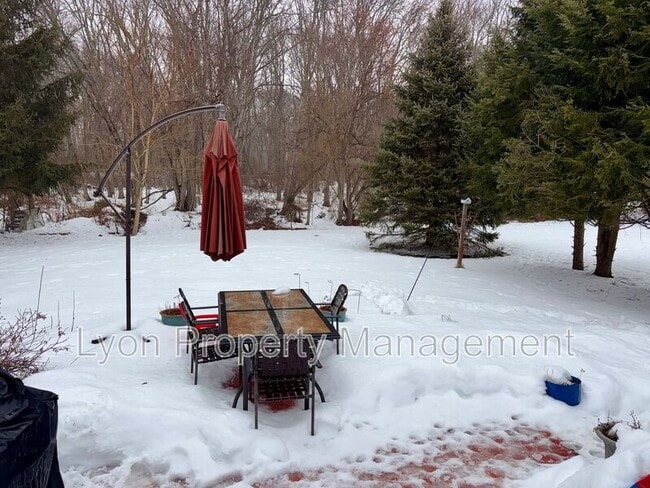 Building Photo - 128 Thurston St