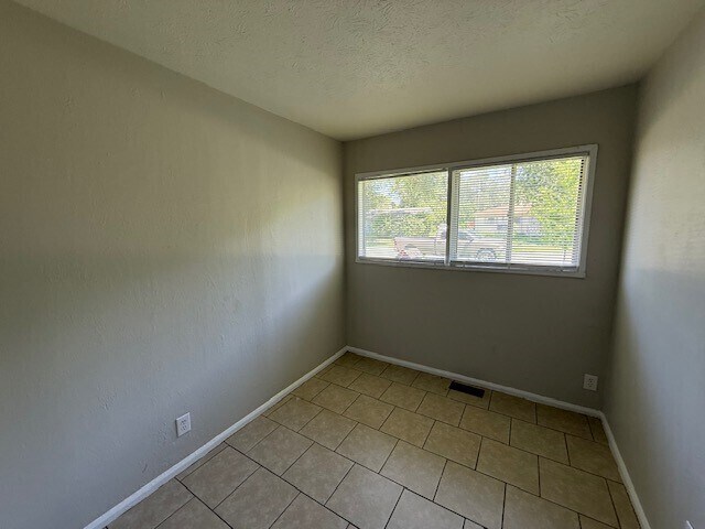 Building Photo - 3156 Eagledale Dr