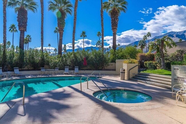 Building Photo - 867 Village Square S