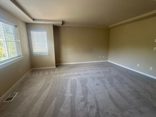 Building Photo - 8862 Ellsworth Ct NE
