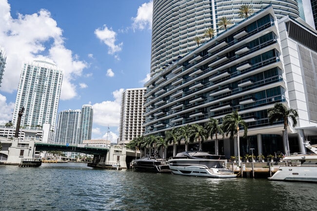 Building Photo - 465 Brickell Ave