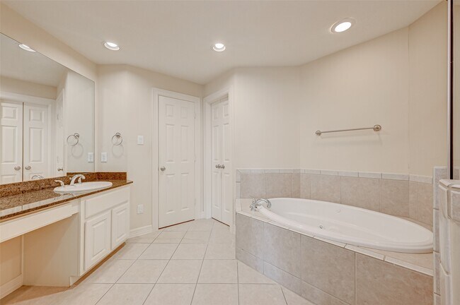 Building Photo - 13607 Brookbluff Ln