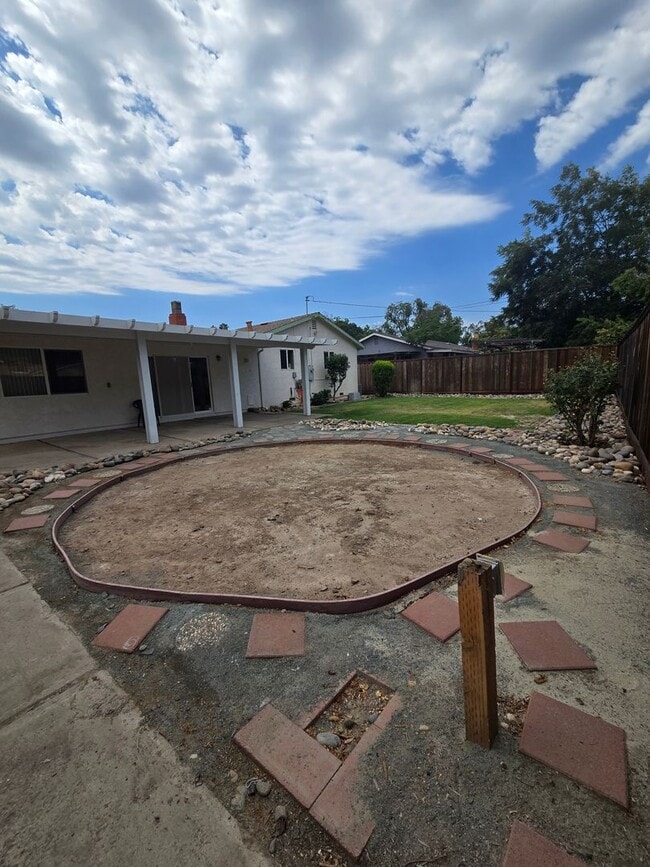 Building Photo - 517 Ribier Ave