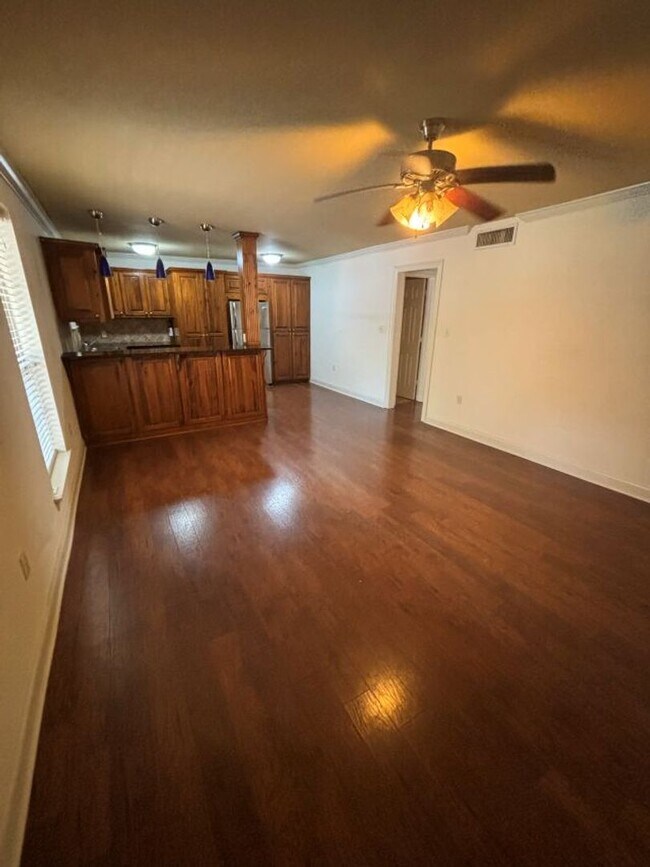 Building Photo - 1290 Park Blvd