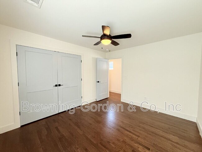 Building Photo - 2160B Whitney Ave