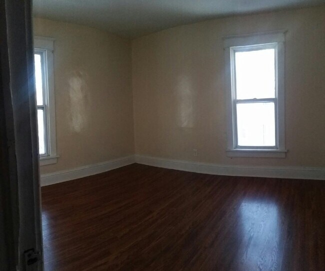 Building Photo - 203 Elmwood St